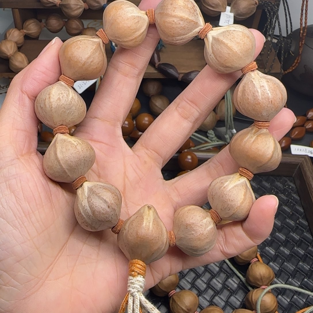 手串橄榄核06。2.2*2.3三花短圆