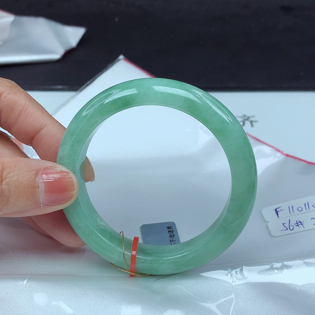 翡翠手镯未镶嵌56圈0110