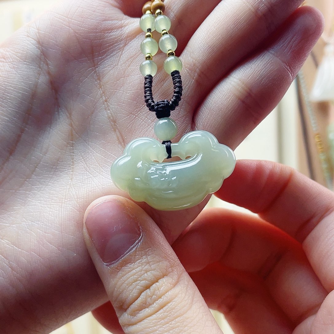 吹***风和田玉未镶嵌吊坠(赠链)