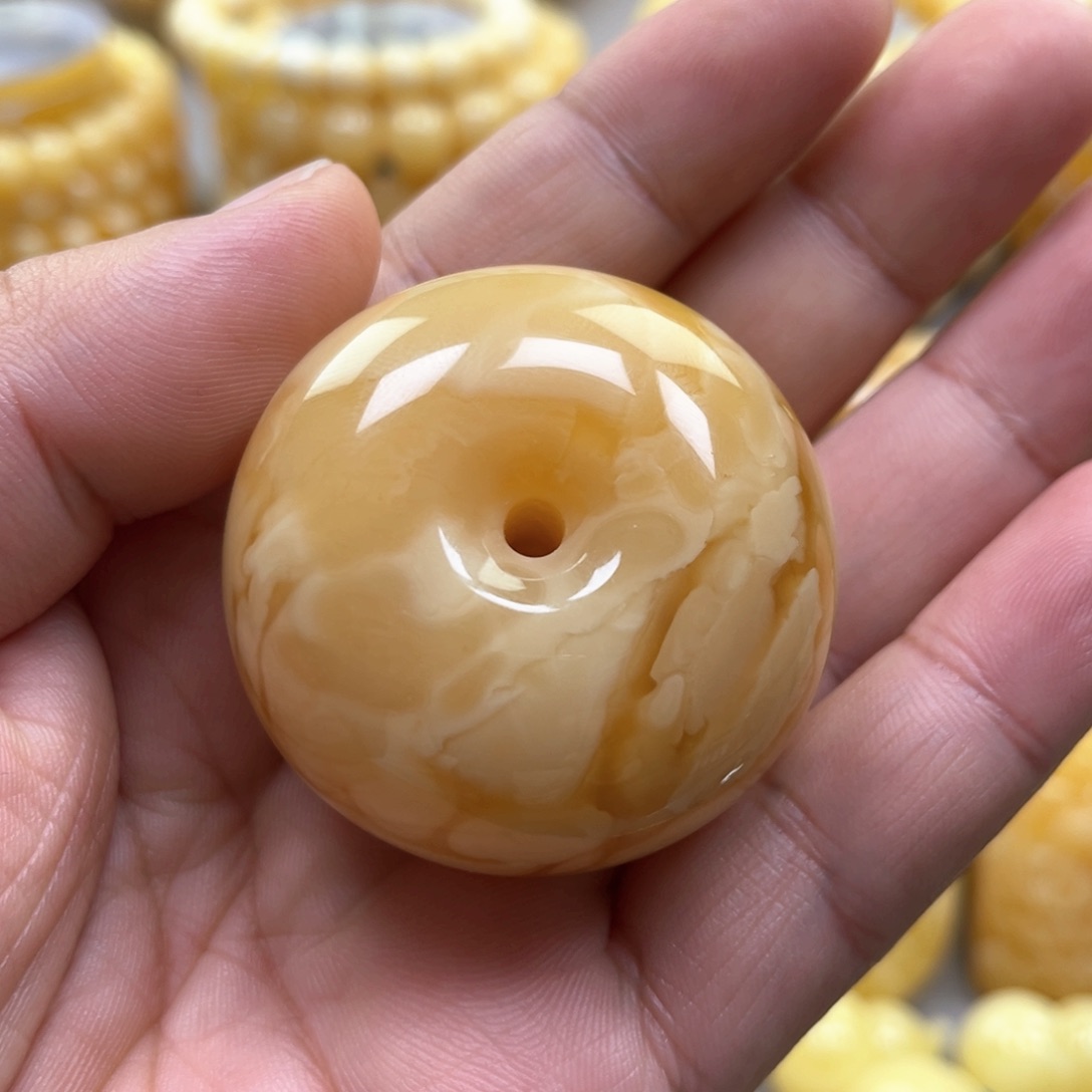 琥珀颈饰未镶嵌淡****！吊坠