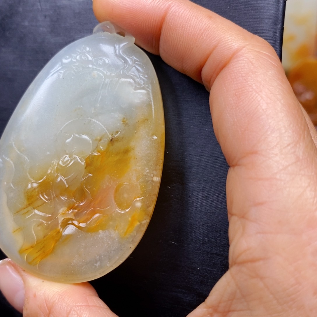 石英质玉（黄龙玉）颈饰未镶嵌