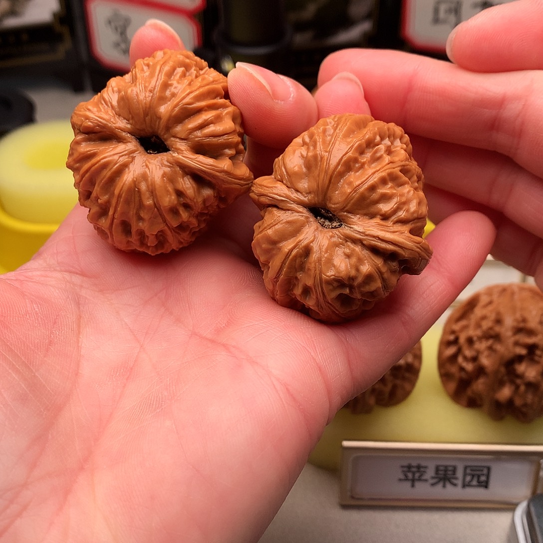 吳****文玩核桃吊坠42尺元宝451号