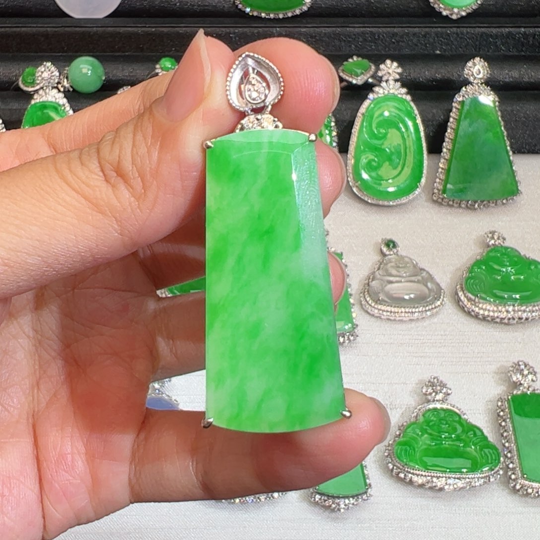 翡翠吊坠(不含链)18K金镶嵌