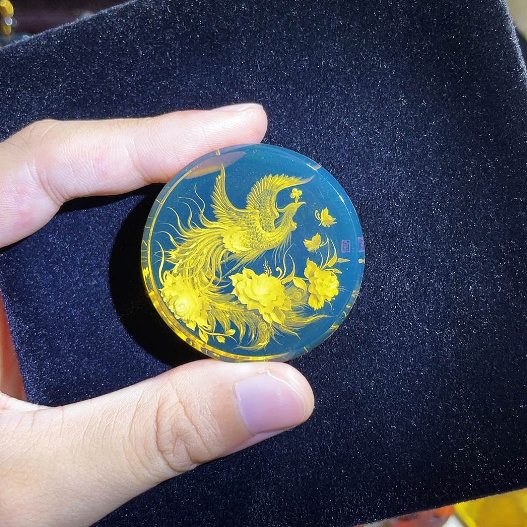 琥珀颈饰未镶嵌蓝珀凤穿牡丹阴雕吊坠