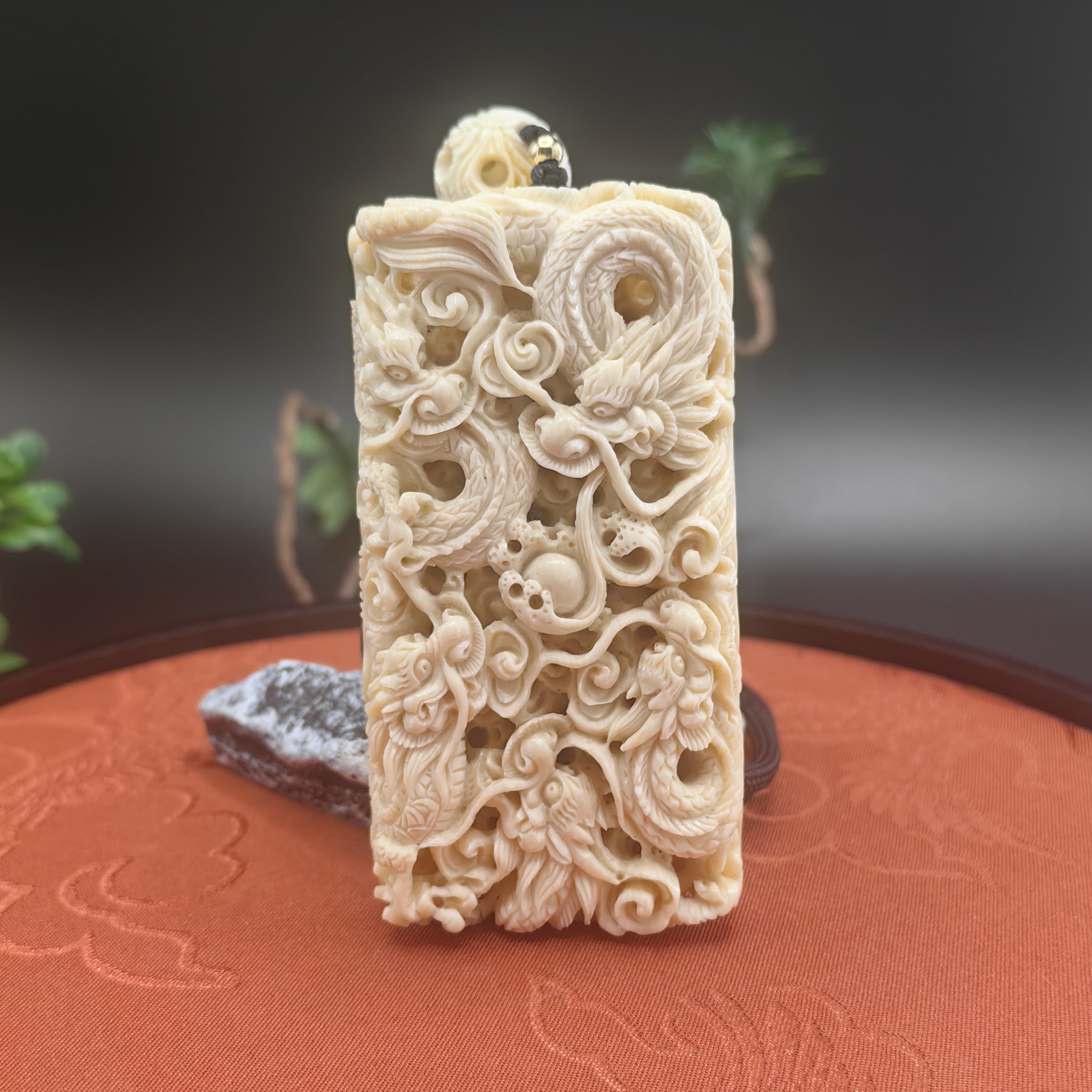 天然猛犸牙冰料五龙镂空手工雕刻精品