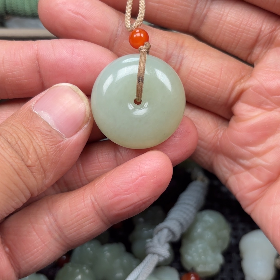 和田玉吊坠未镶嵌
