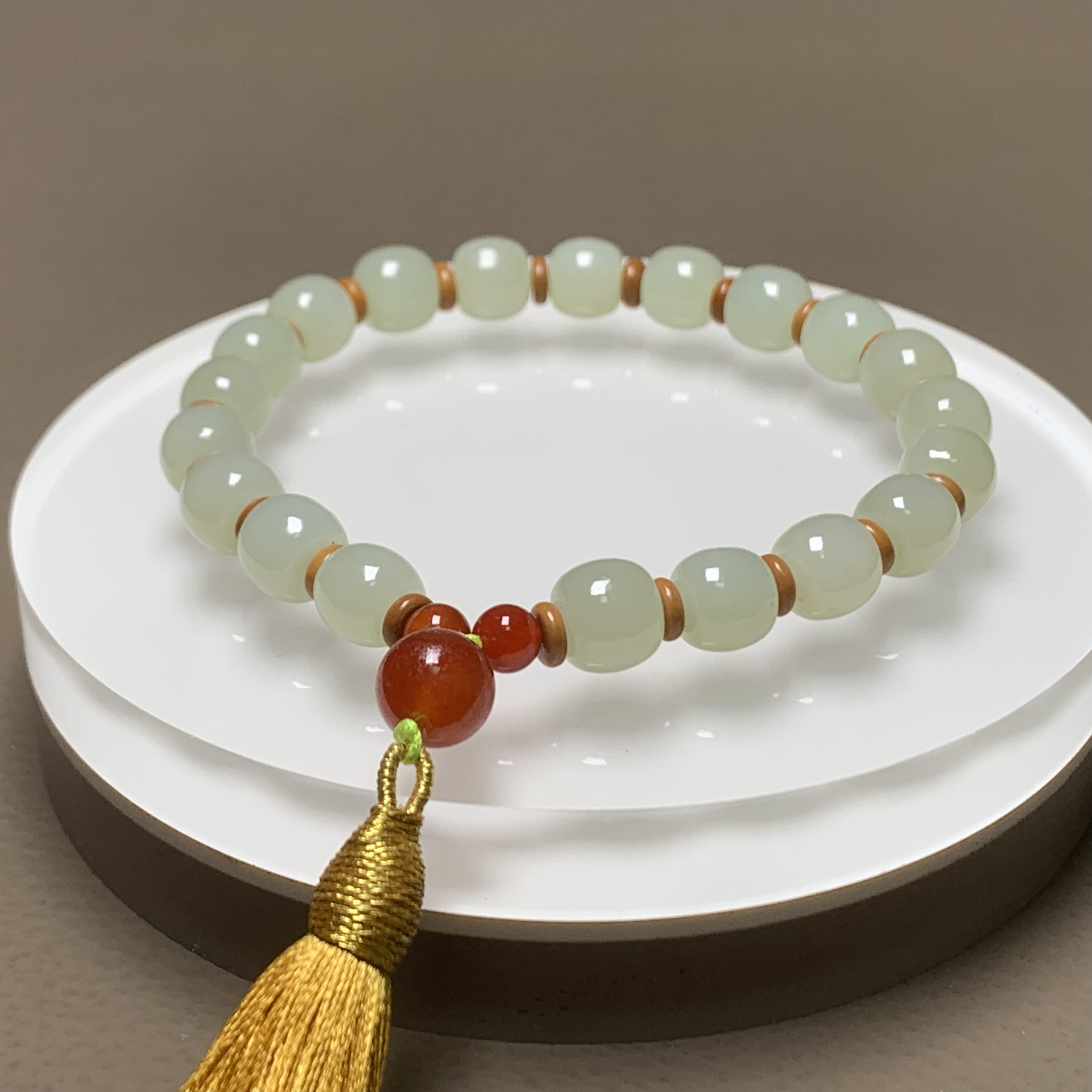 F622珠宝玉石精选和田玉手串