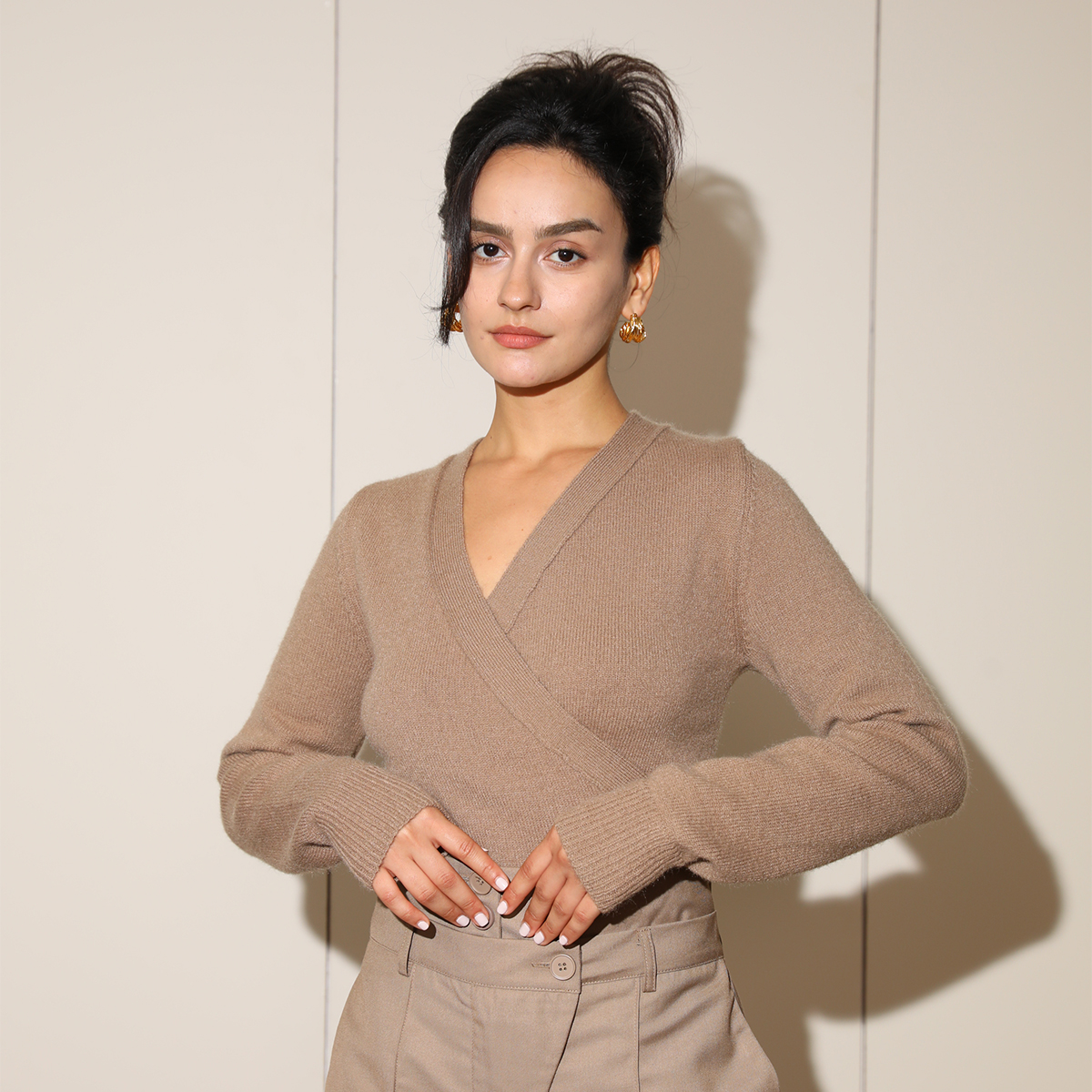 23520S卡其色针织开衫女春秋毛衣2025新款修身显瘦长袖小个子上衣