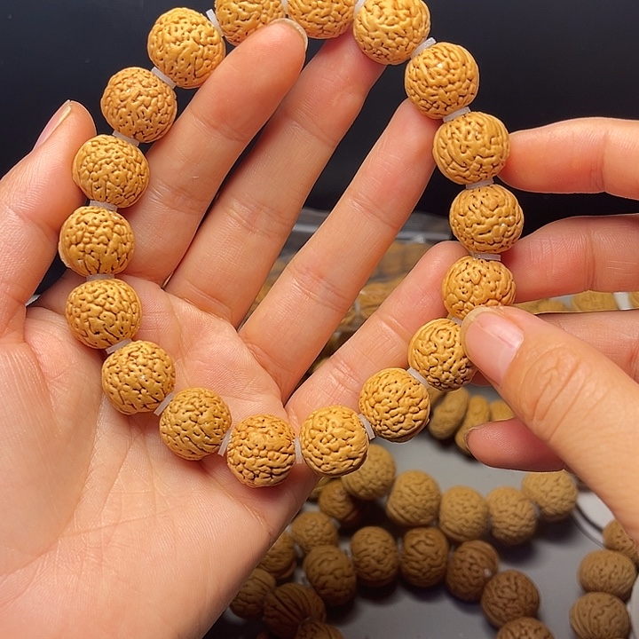 王***家桃核吊坠桃核手串