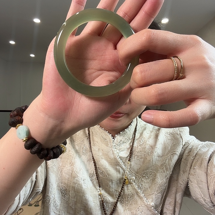 a****蛇纹石玉未镶嵌颈饰