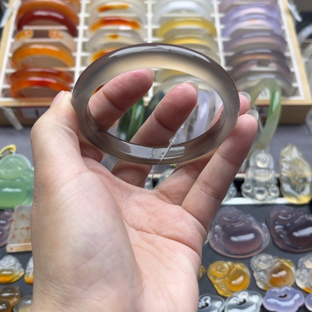 玛瑙/玉髓手镯未镶嵌钞****士