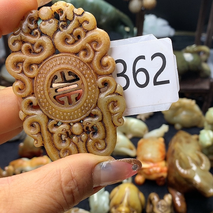 和田玉未镶嵌车挂