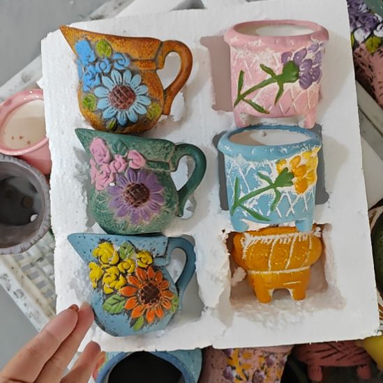 当场拍满15元发货不凑不发，花盆盆口不方不圆有针孔黑点是正常的，