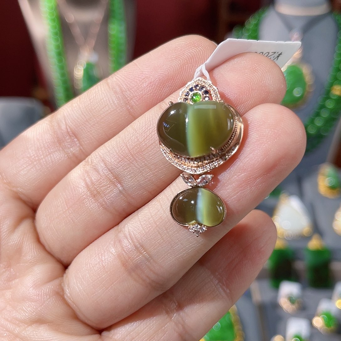 和田玉（碧玉）吊坠18K金镶嵌