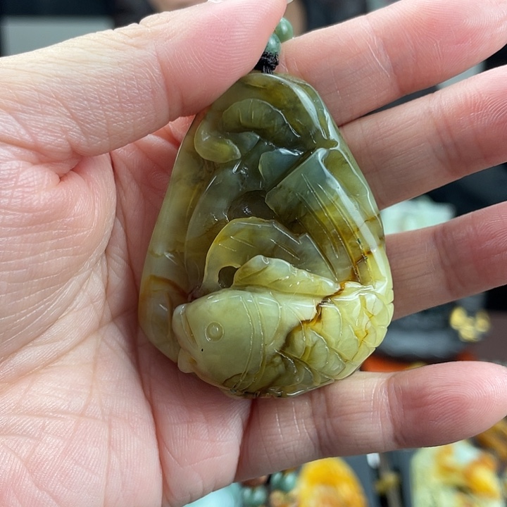 未镶嵌蛇纹石玉颈饰
