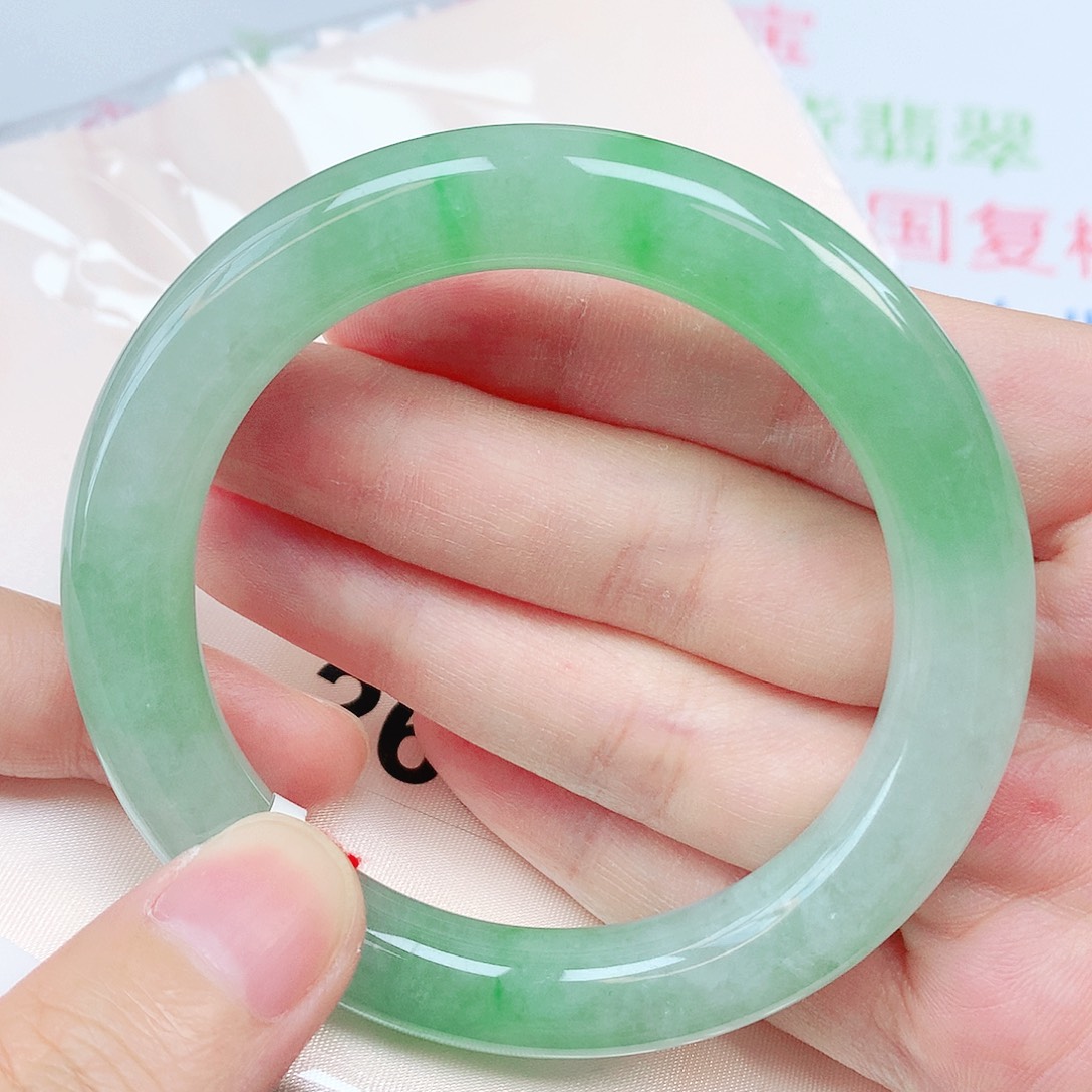 玫***香翡翠未镶嵌手镯抖音266