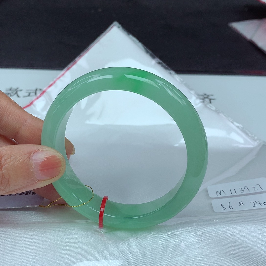 翡翠手镯未镶嵌56圈3927
