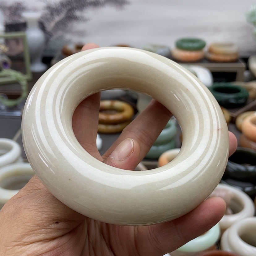 【闪购商品】石英质玉手镯未镶嵌稳****w