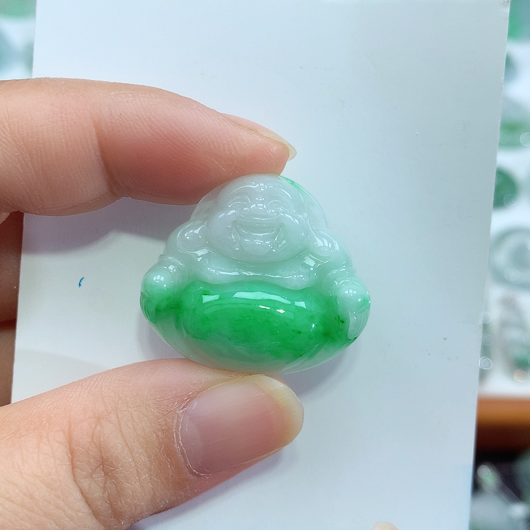 翡翠颈饰未镶嵌佛