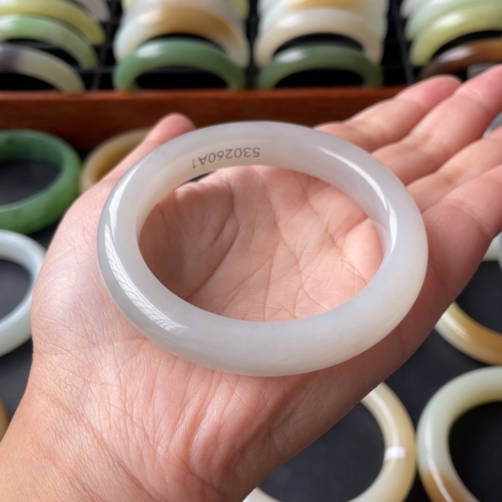 和田玉未镶嵌手镯53