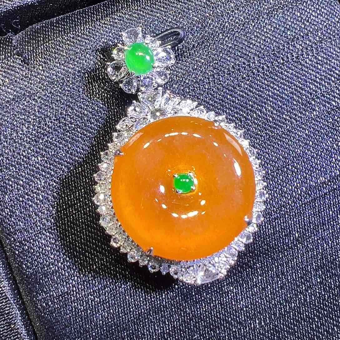 翡翠18K金镶嵌颈饰