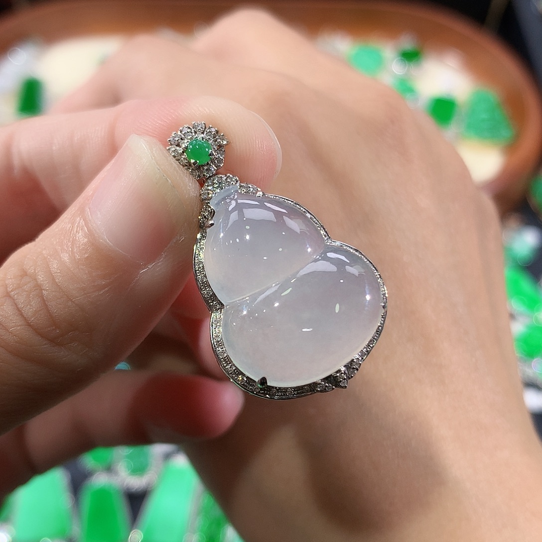 翡翠18K金镶嵌颈饰