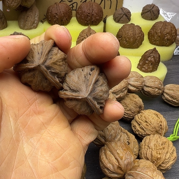 玩***恭猴头核桃吊坠三棱