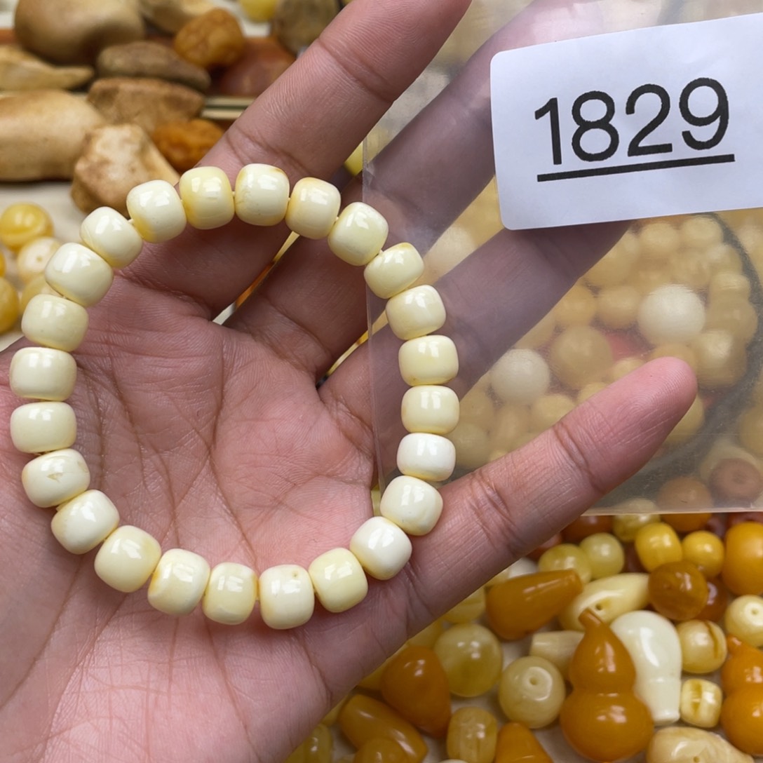 琥珀珠宝奇石未镶嵌三**、