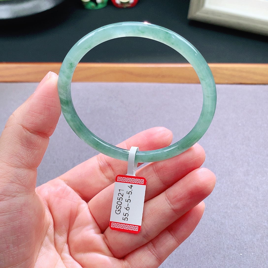 翡翠手镯未镶嵌天然翡翠手镯