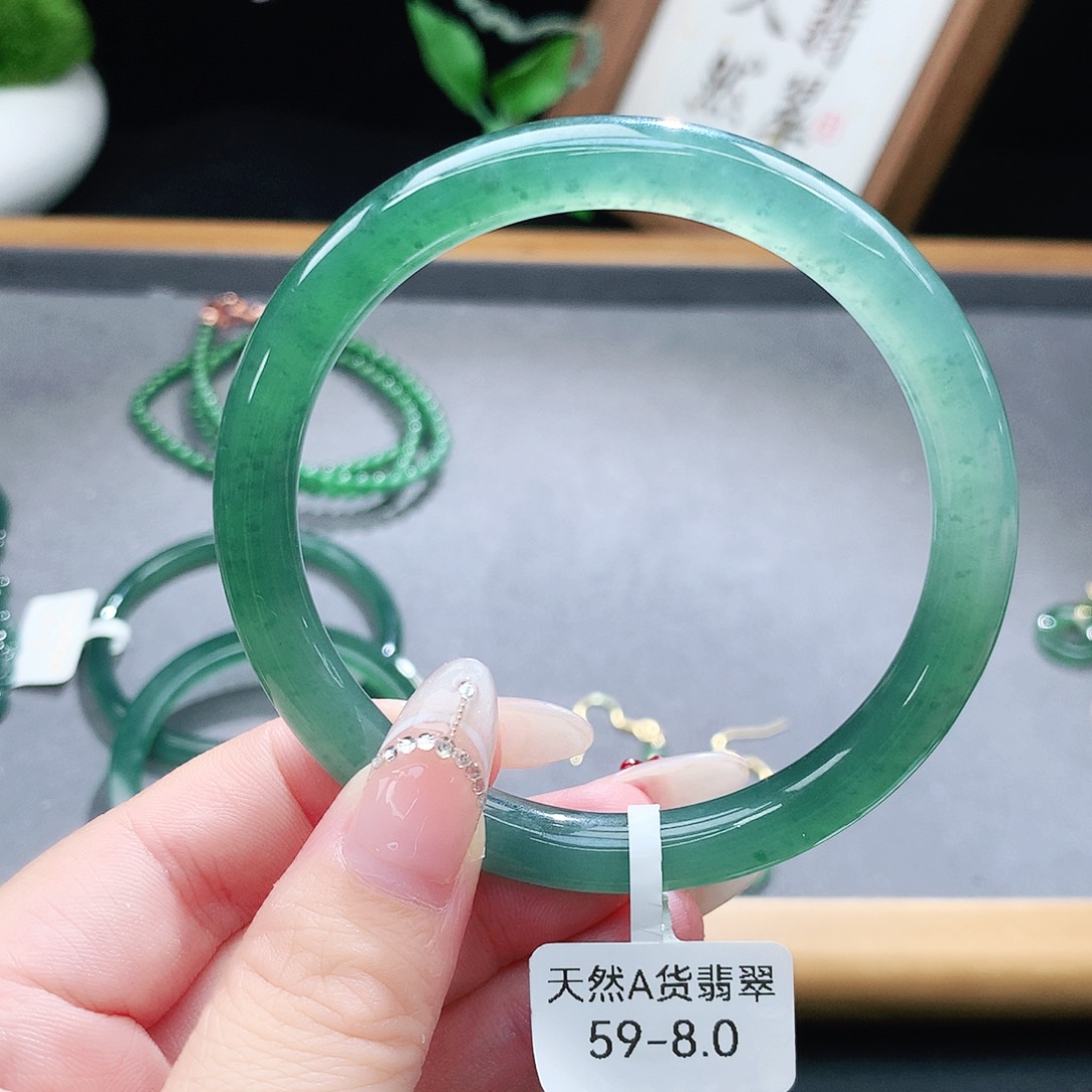 翡翠手镯（圆镯）未镶嵌