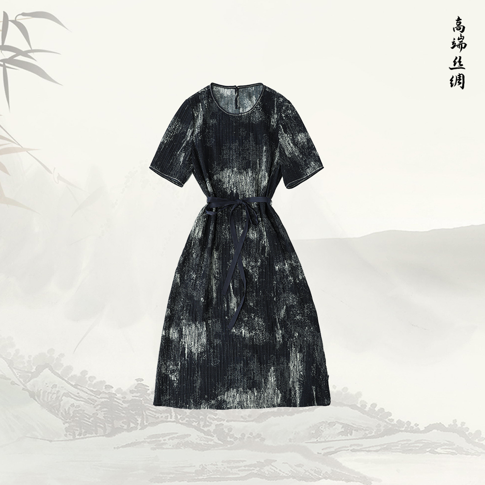 品牌新款圆领短袖简约收腰气质连衣裙526150