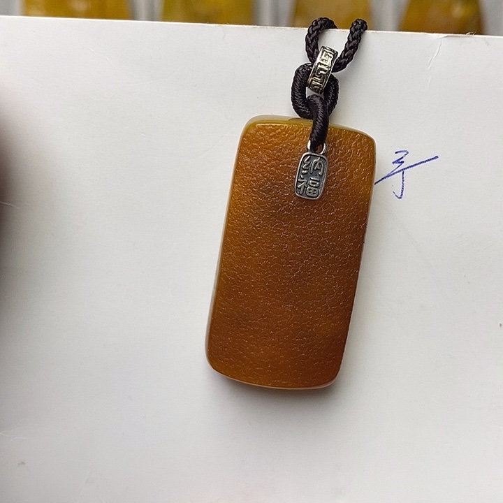 未镶嵌琥珀珠宝奇石