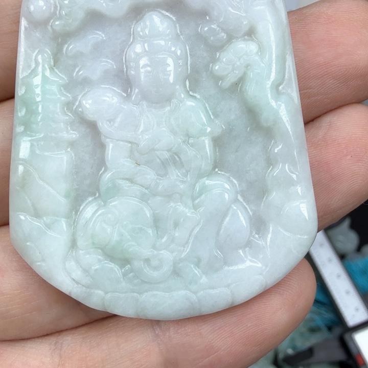 翡翠挂件未镶嵌翡翠