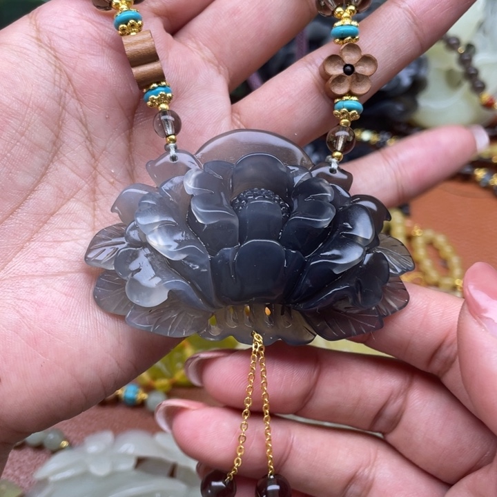 蛇纹石玉未镶嵌颈饰