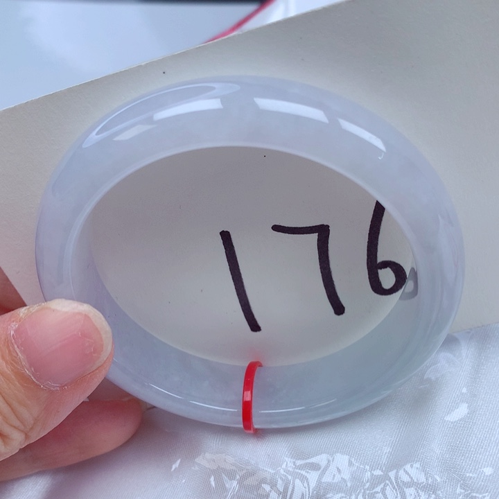 翡翠手镯未镶嵌翡翠