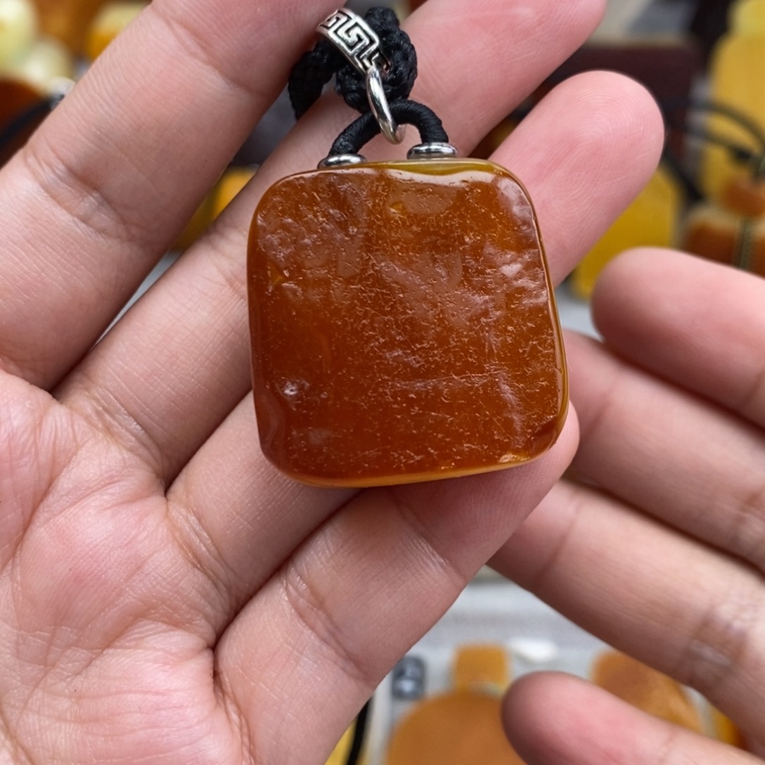 琥珀吊坠(赠链)未镶嵌