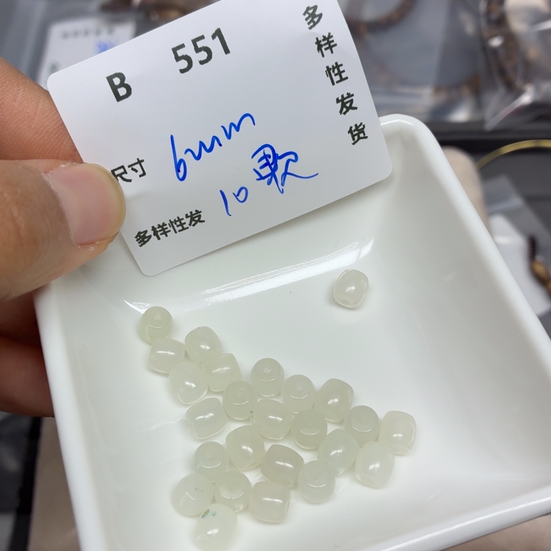 和田玉未镶嵌颈饰B551。  