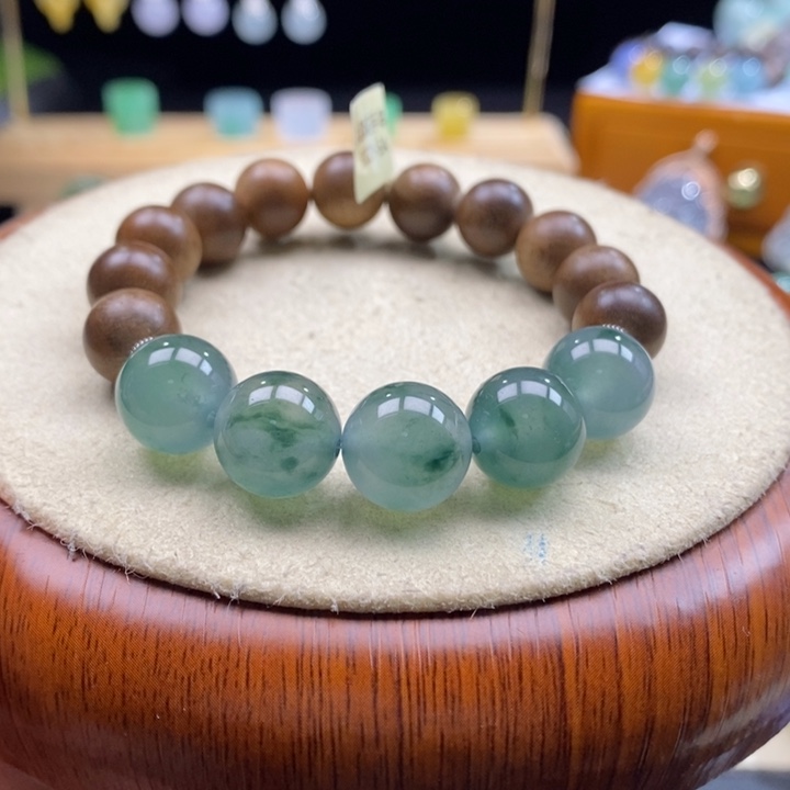 沉香木手串翡翠冰蓝飘花手串