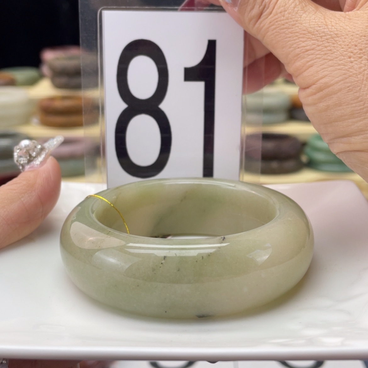 【闪购商品】石英质玉手镯未镶嵌