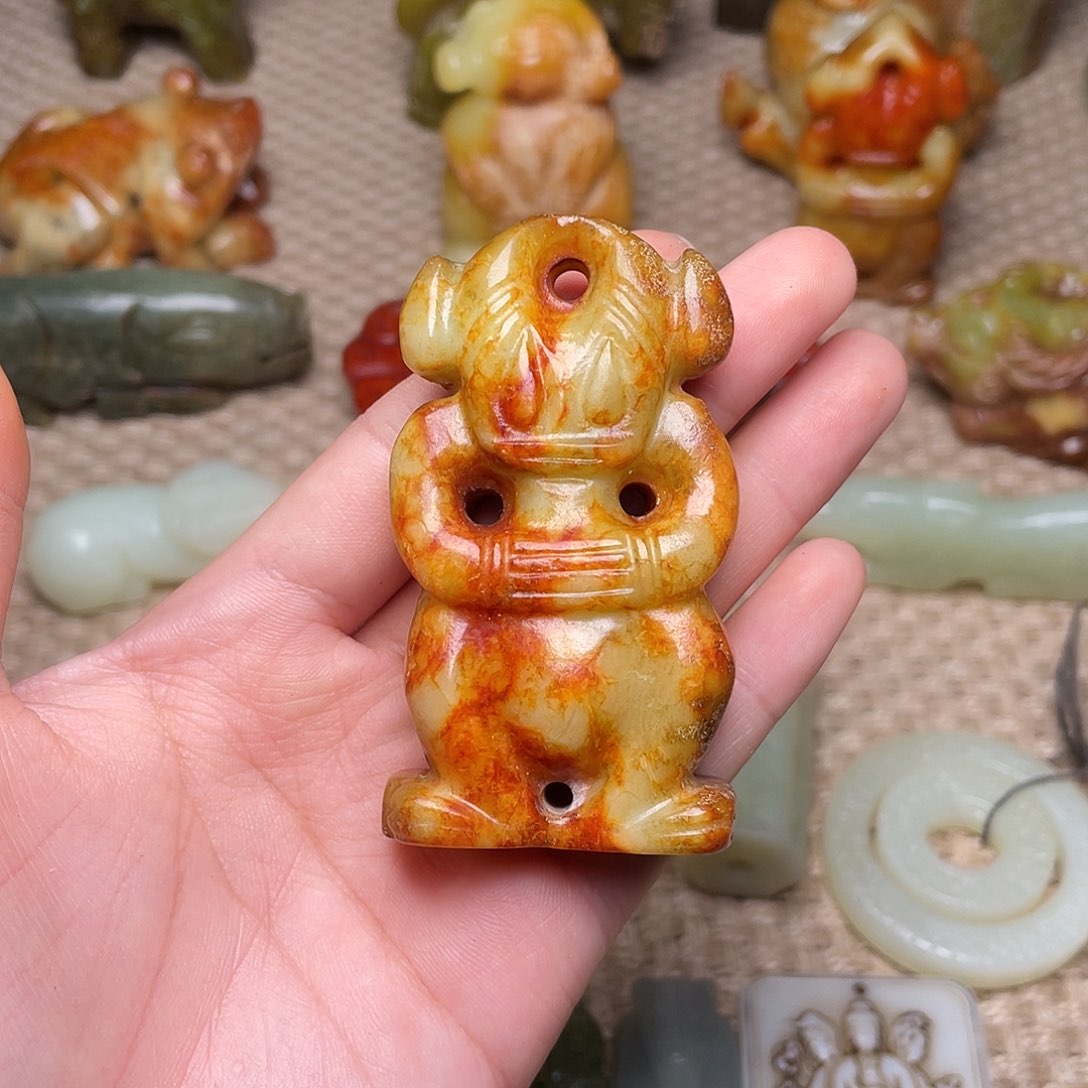蛇纹石玉未镶嵌颈饰