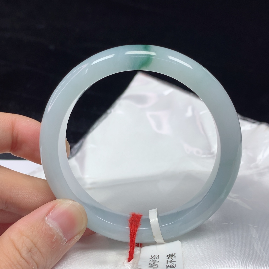 翡翠手镯（圆镯）未镶嵌56.7