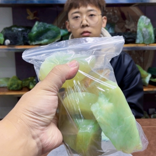 未镶嵌蛇纹石玉原石