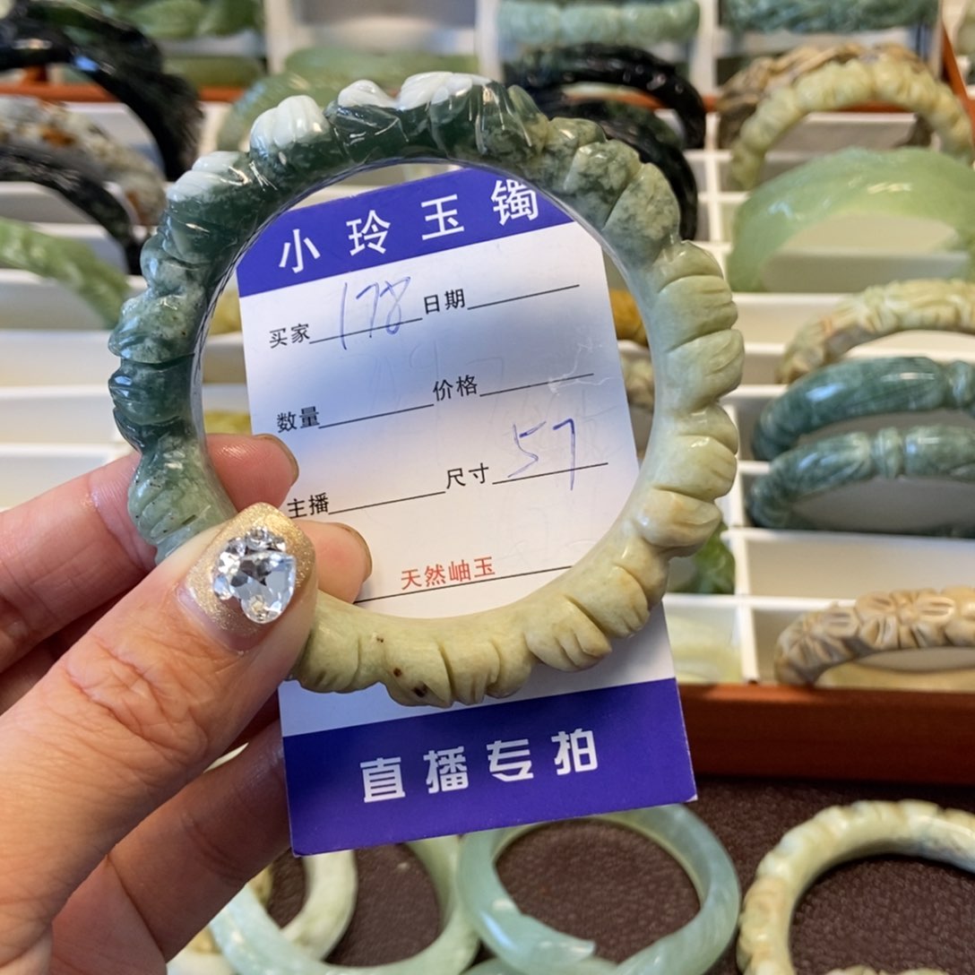 蛇纹石玉手镯未镶嵌