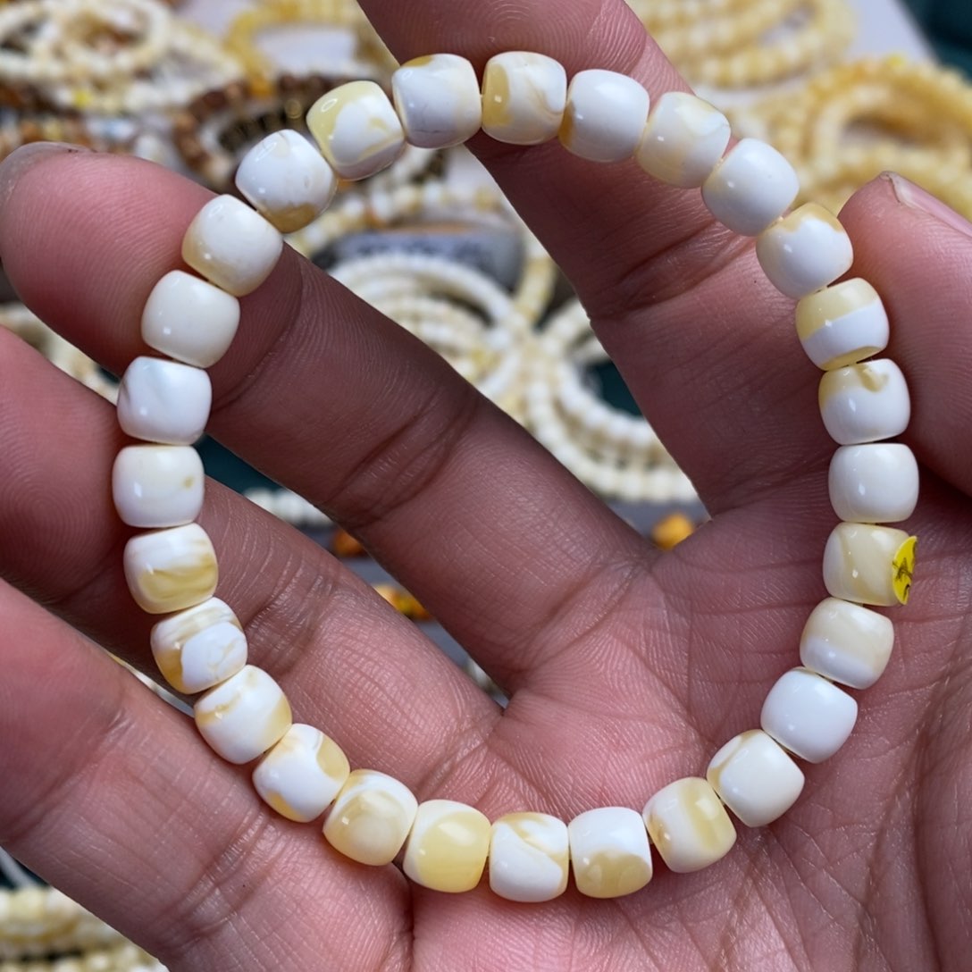 琥珀裸石未镶嵌7.6mm瓷白妖花