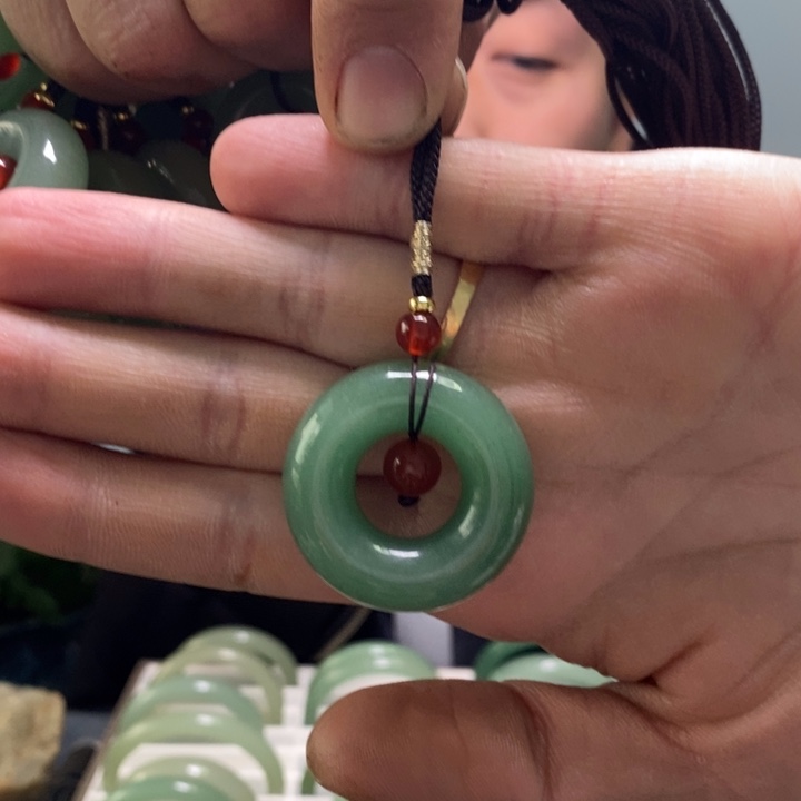 东陵石颈饰未镶嵌