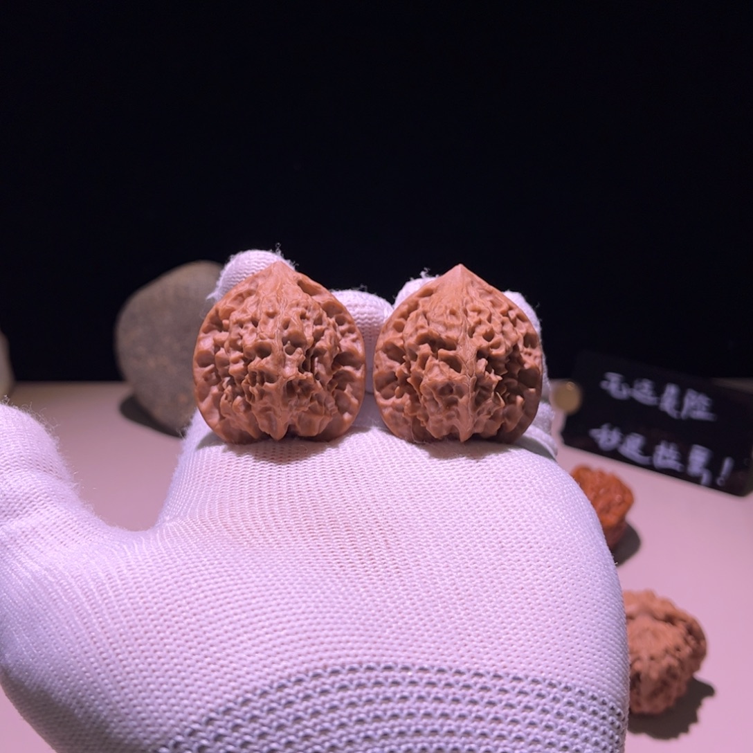 文玩核桃吊坠37头货对昌平老树玲珑