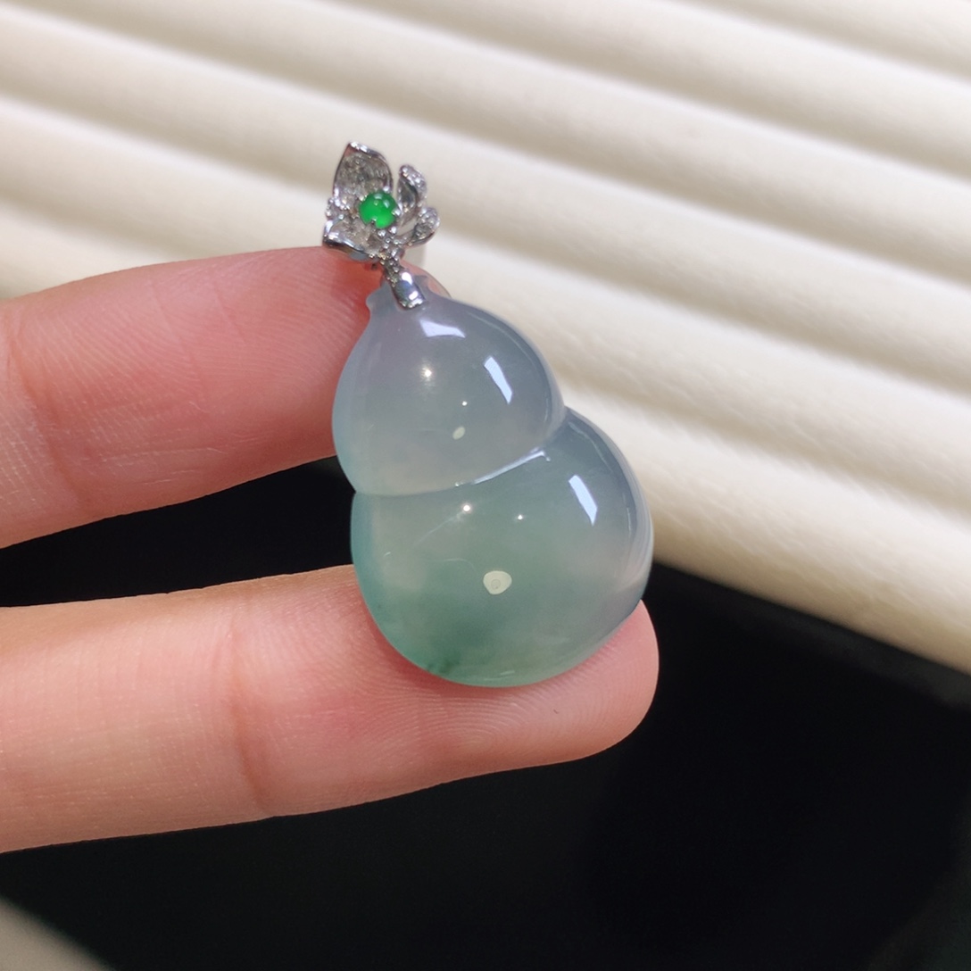 翡翠颈饰18K金镶嵌葫芦