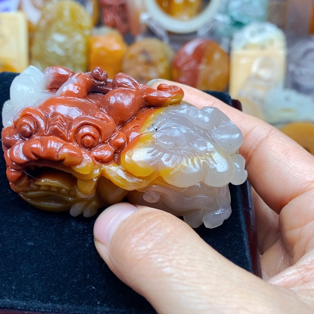 石英质玉（黄龙玉）未镶嵌颈饰