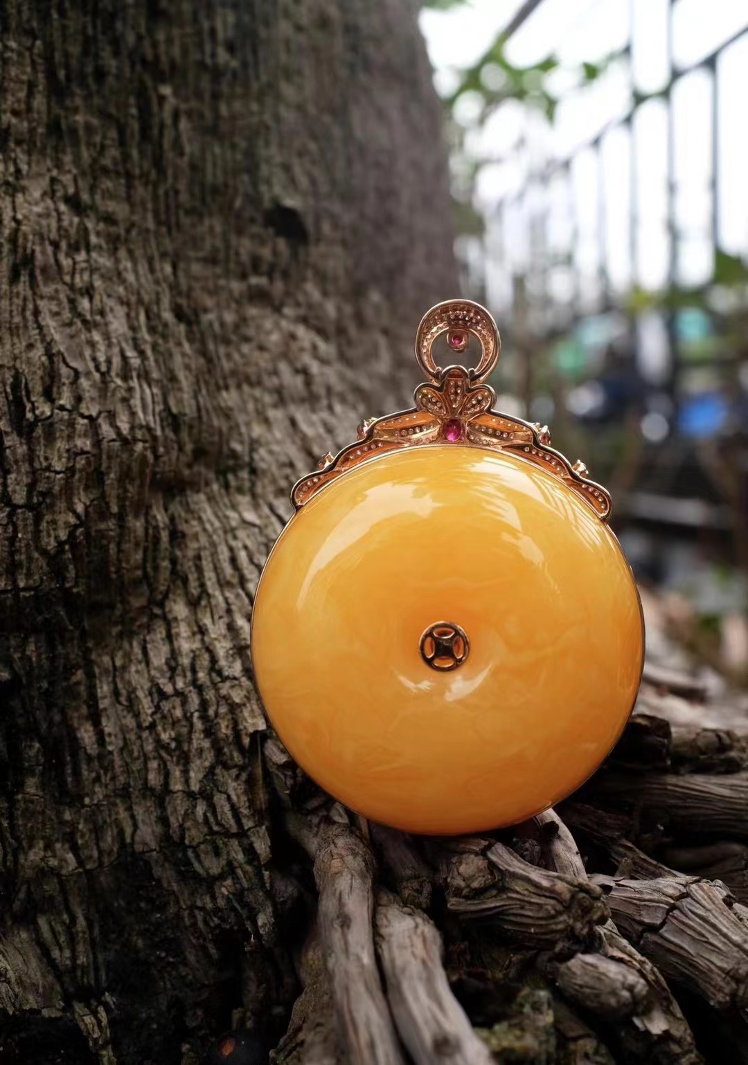 【花花琥珀】焦皮料鸡油红平安扣18k镶金镶钻气质镶嵌送礼高档国风