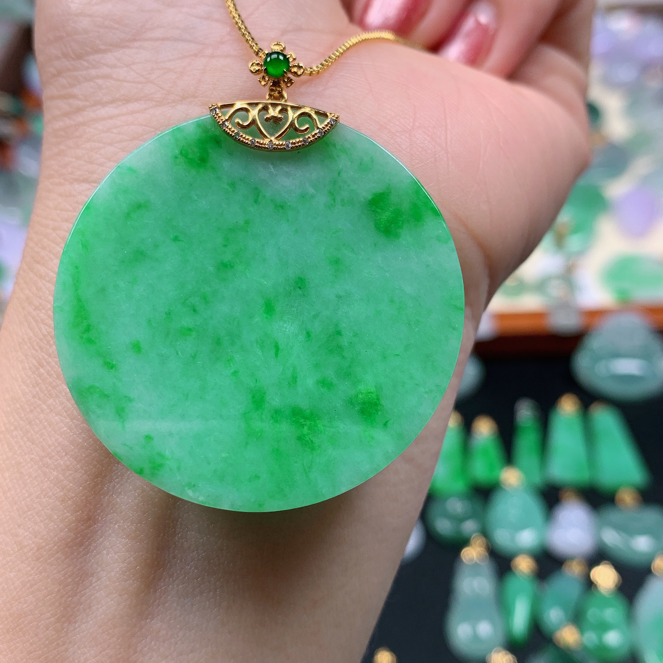 缅甸天然A货翡翠，飘绿无事牌 编号457/1213尺40.7-2.4